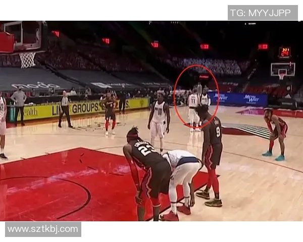 镜头捕捉:独行侠赛场小动作引发热议 镜头捕捉:独行侠赛场小动作引发热议